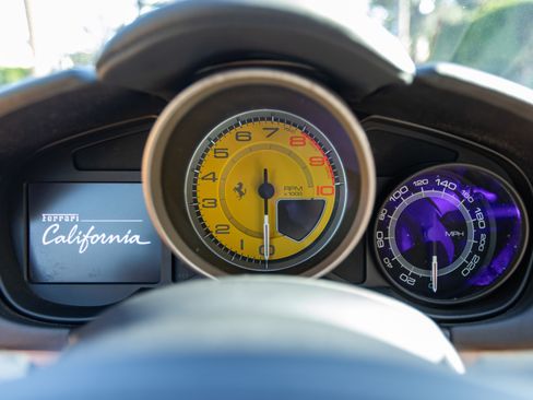 Used 2012 Ferrari California image 29