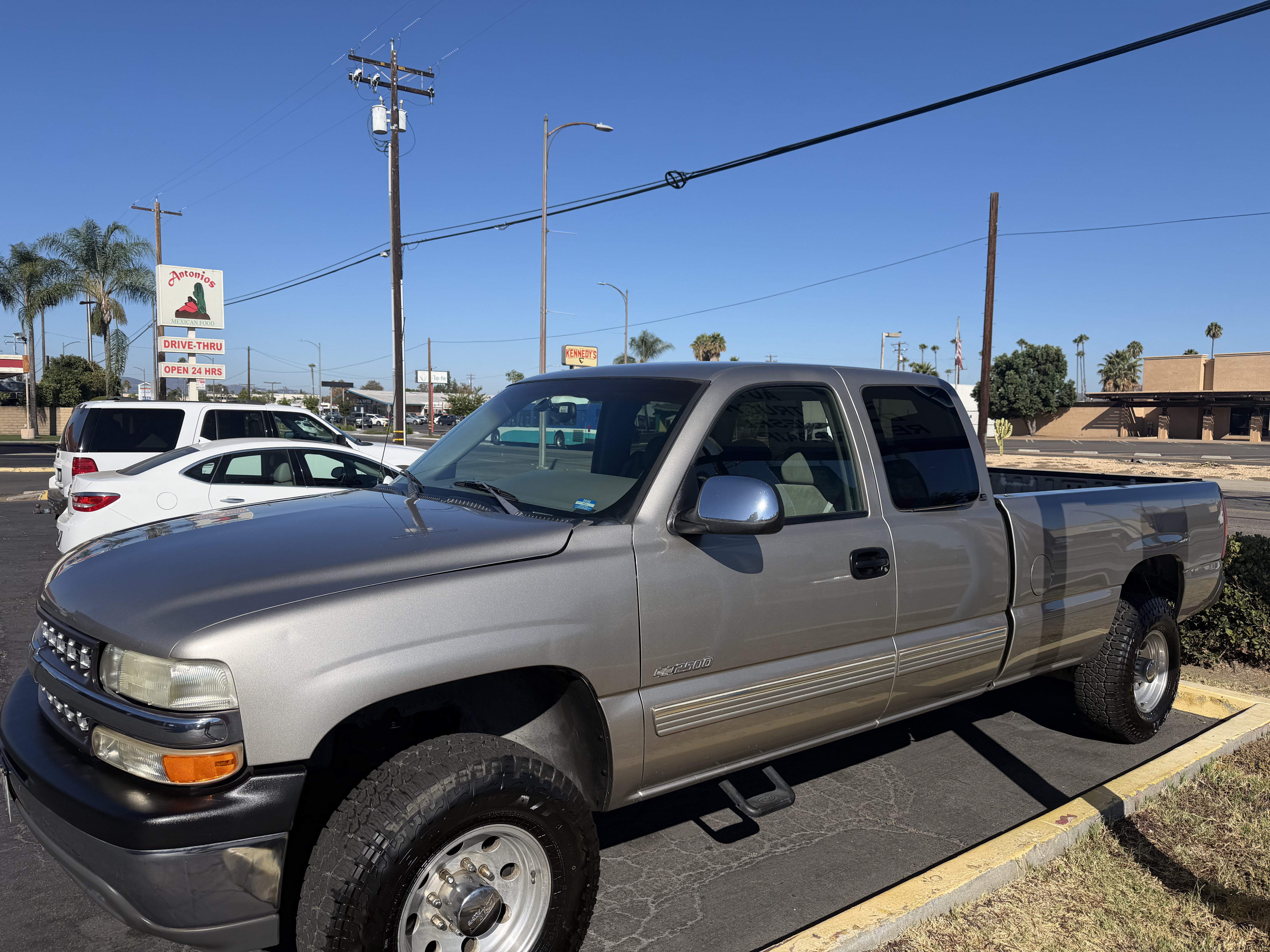 Used 1999 Chevrolet Silverado 2500 LS w/ Firm Ride Suspension Pkg RWD image 5