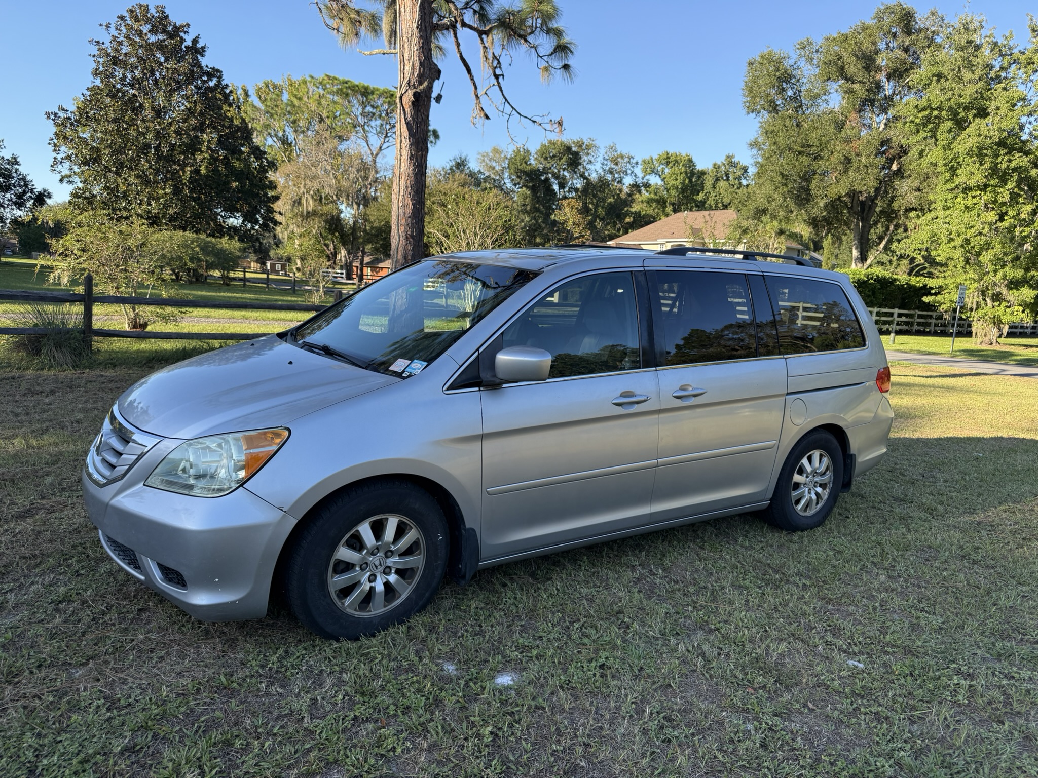 Used 2010 Honda Odyssey EX-L image 1
