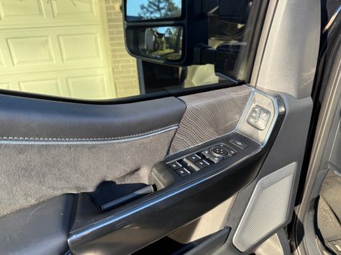 Used 2025 Ford F250 Platinum image 13