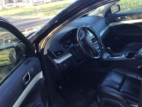 Used 2013 Lincoln MKT AWD image 6