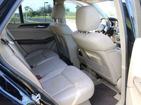Used 2014 Mercedes-Benz ML 350 ML 350 Sport Utility 4D image 5