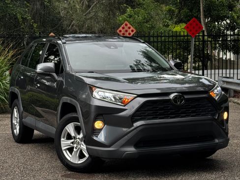 Used 2019 Toyota RAV4 XLE FWD image 1