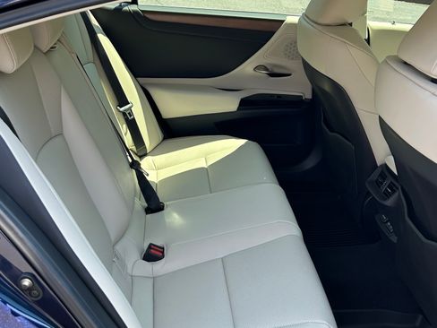 Used 2025 Lexus ES 350 w/ Premium Package FWD image 15