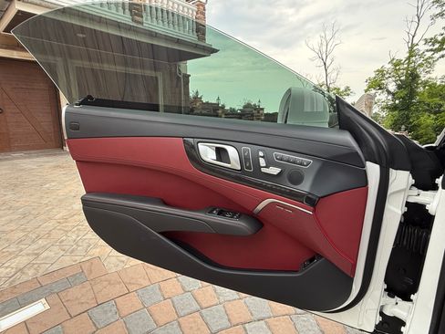 Used 2017 Mercedes-Benz SL 550 image 12