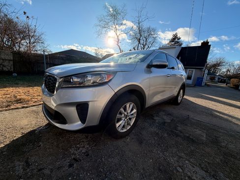 Used 2019 Kia Sorento L image 2