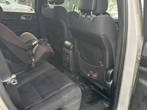 Used 2011 Jeep Grand Cherokee Laredo w/ Security & Convenience Group image 5