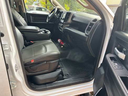 Used 2019 RAM 3500 Tradesman w/ Chrome Appearance Group image 23