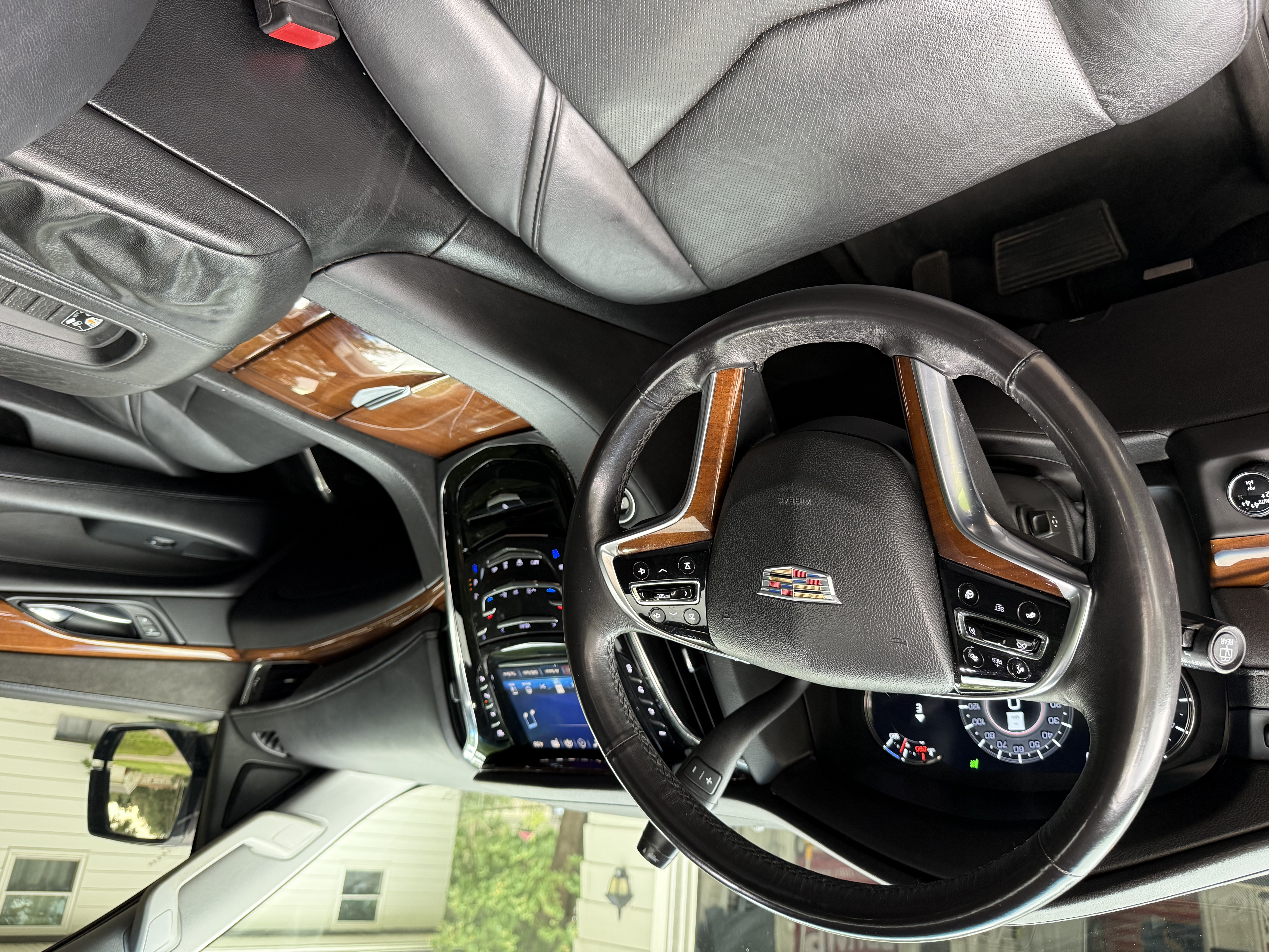 Used 2017 Cadillac Escalade ESV Luxury AWD/4WD image 8