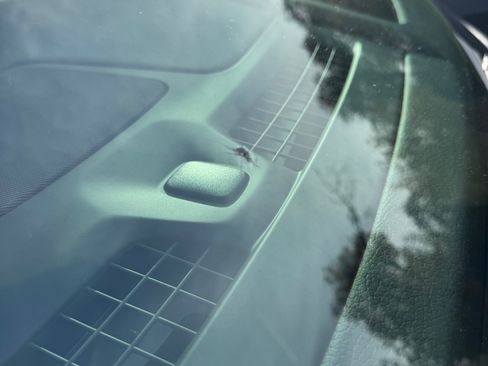 Used 2021 GMC Yukon Denali w/ Denali Premium Package image 12