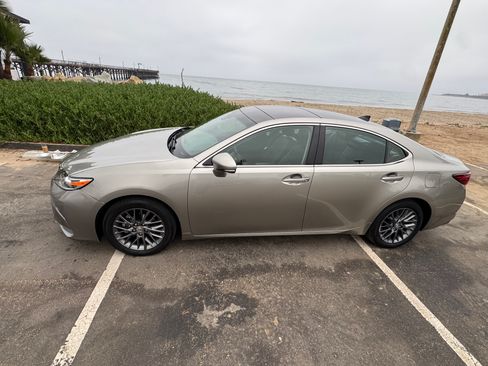 Used 2018 Lexus ES 350 w/ Navigation System Package FWD image 4