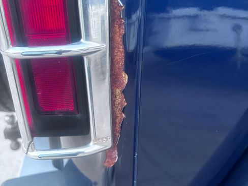 Used 2013 Jeep Wrangler Unlimited Sahara w/ Mopar Chrome Edition Group image 10