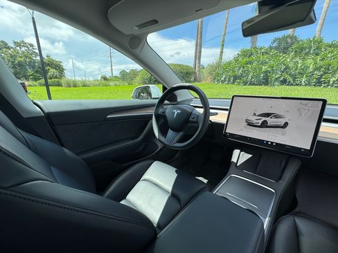 Used 2023 Tesla Model 3 Standard Range image 9