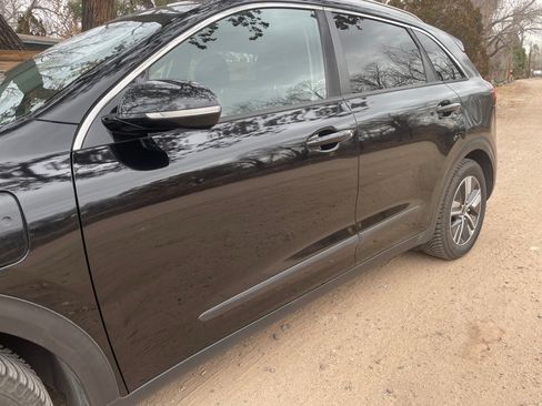 Used 2020 Kia Niro EX image 10