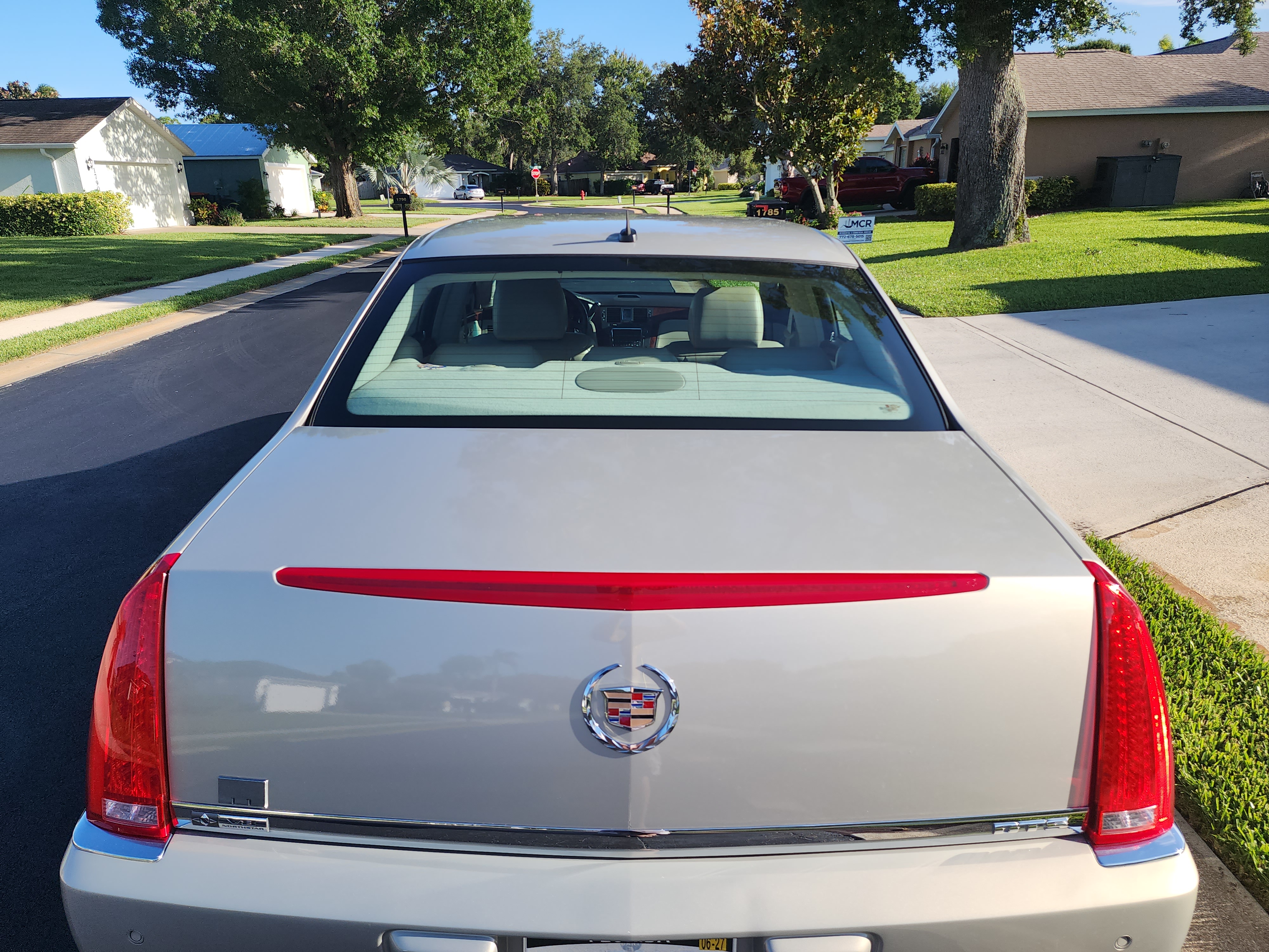 Used 2007 Cadillac DTS Luxury I w/ Trunk Convenience Package FWD image 4