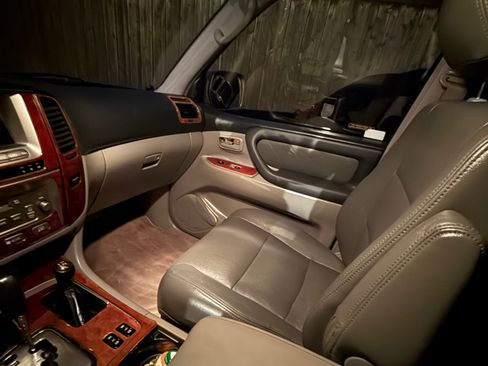 Used 2003 Toyota Land Cruiser image 9