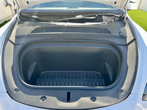 Used 2022 Tesla Model Y Long Range image 25