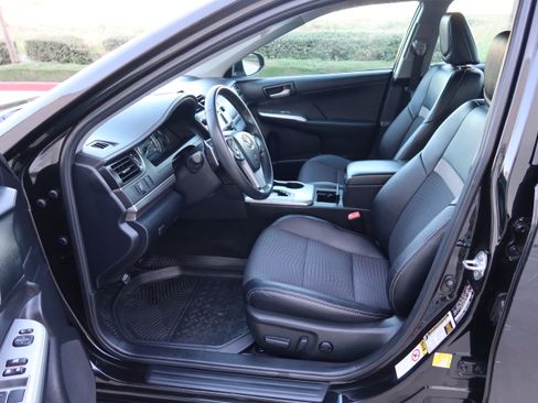 Used 2013 Toyota Camry SE image 11