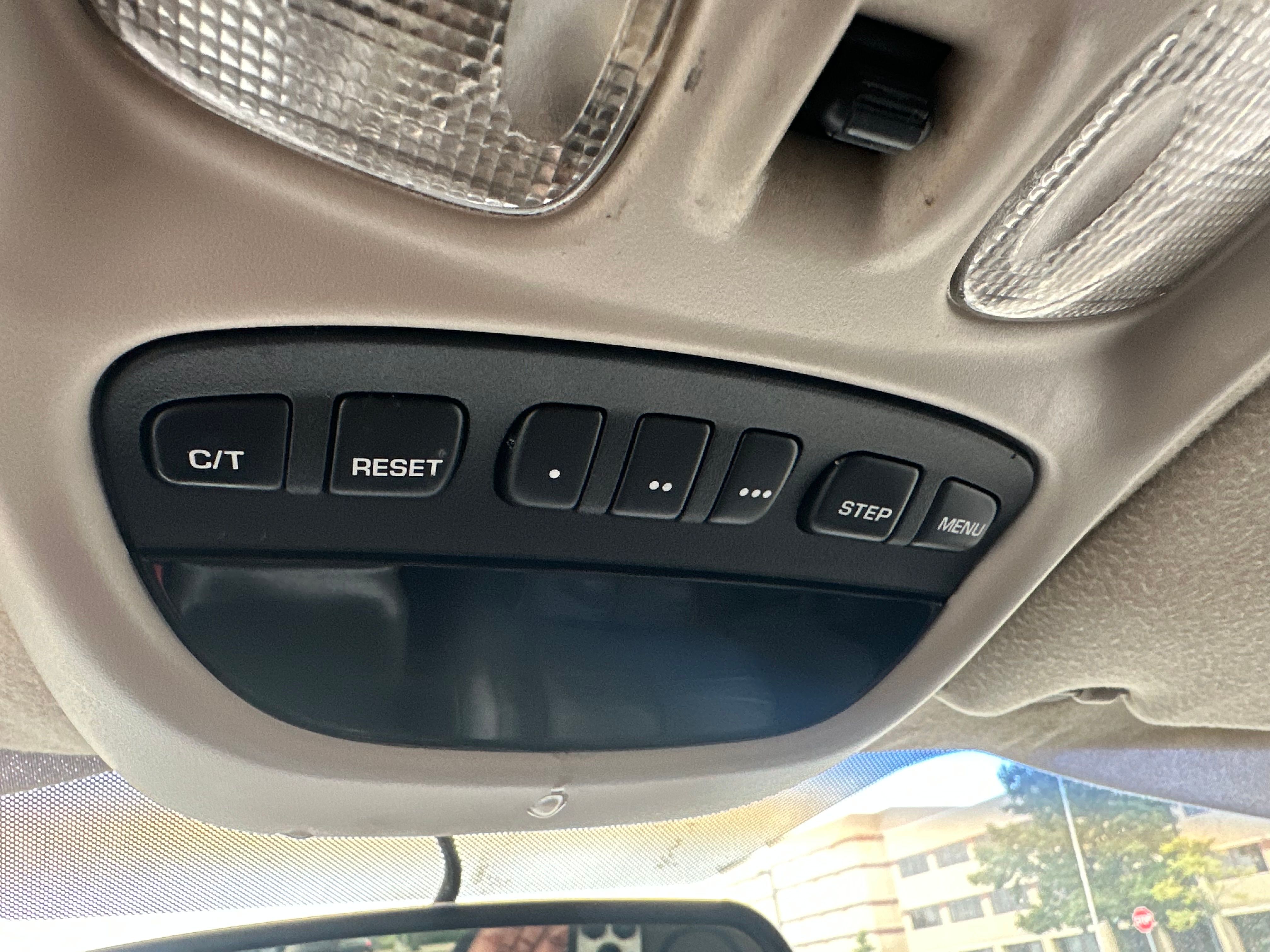 Used 2004 Jeep Grand Cherokee Limited w/ Cold Weather Group AWD/4WD image 15