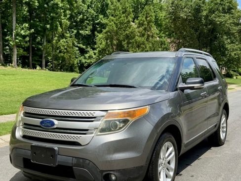 Used 2011 Ford Explorer XLT w/ 202A Rapid Spec Order Code FWD image 1