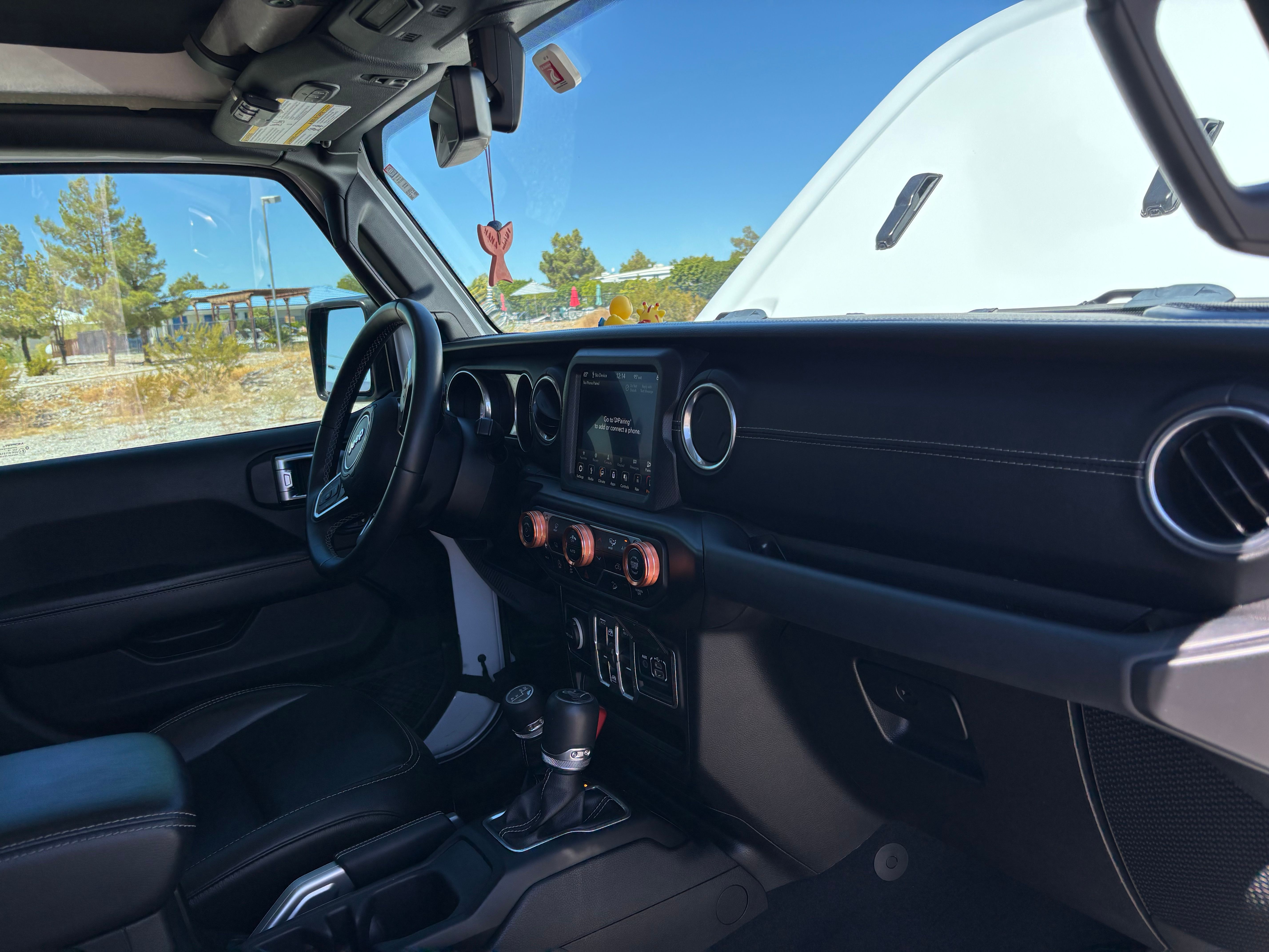 Used 2018 Jeep Wrangler Unlimited Sahara w/ Dual Top Group AWD/4WD image 15