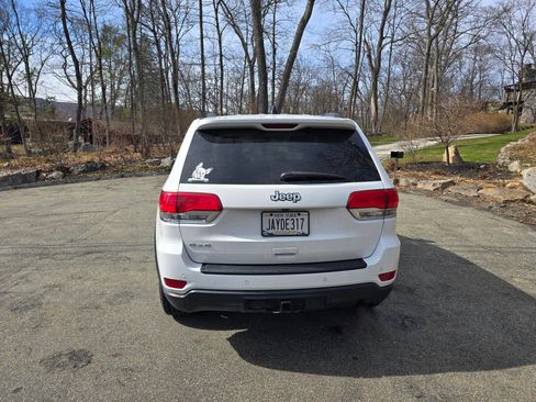 Used 2016 Jeep Grand Cherokee Laredo w/ Quick Order Package 23E image 2