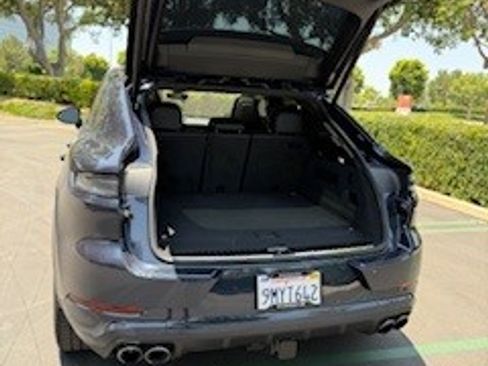 Used 2024 Porsche Cayenne S image 8