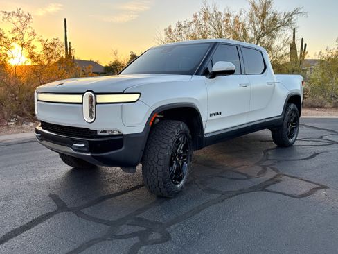Used 2023 Rivian R1T Adventure AWD/4WD image 4