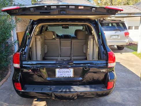 Used 2011 Toyota Land Cruiser w/ Upgrade Pkg image 22