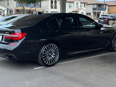 Used 2017 BMW 750i image 8