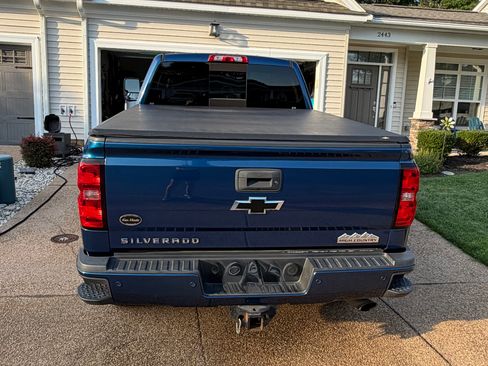 Used 2018 Chevrolet Silverado 2500 High Country AWD/4WD image 9