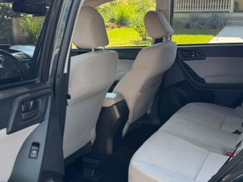 Used 2015 Subaru Forester 2.5i w/ Alloy Wheel Package image 11