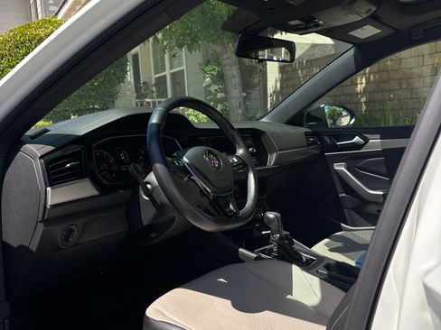 Used 2019 Volkswagen Jetta R-Line FWD image 9