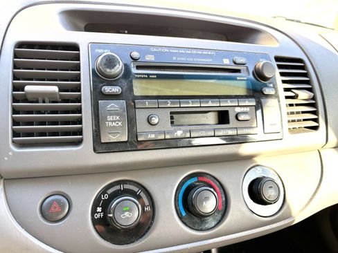 Used 2002 Toyota Camry LE image 14