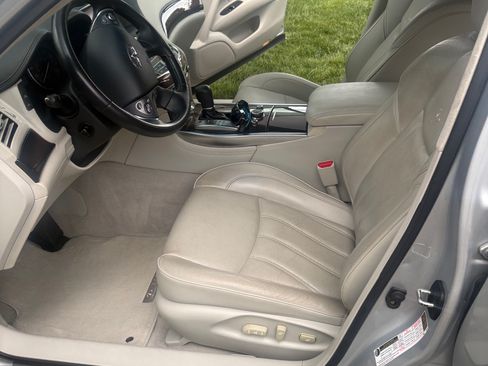 Used 2012 INFINITI M37 w/ Deluxe Touring Pkg RWD image 1