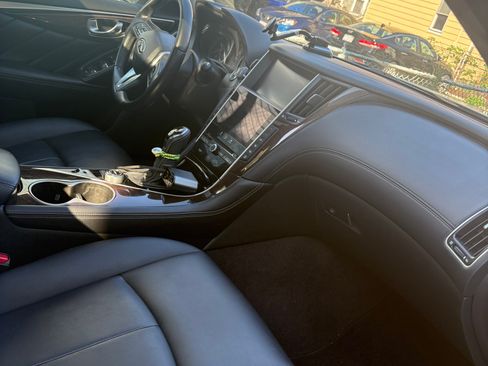 Used 2018 INFINITI Q50 Luxe w/ Cargo Package (L95) AWD/4WD image 9