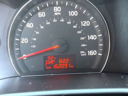 Used 2014 Kia Sorento LX FWD image 2