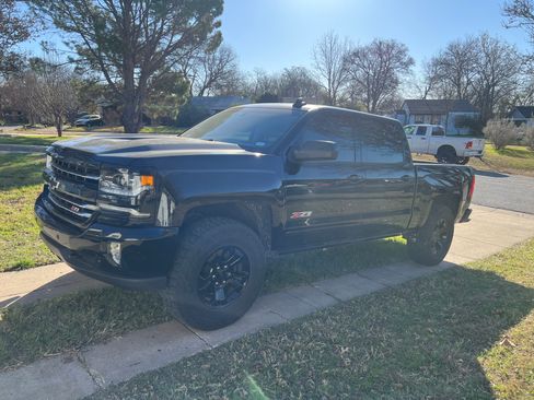 Used 2018 Chevrolet Silverado 1500 LTZ Z71 w/ Midnight Edition image 4