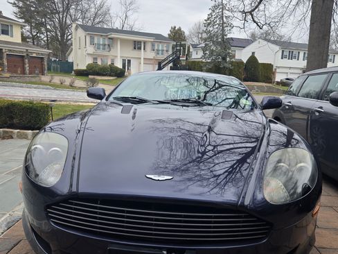 Used 2005 Aston Martin DB9 Coupe 2D image 1