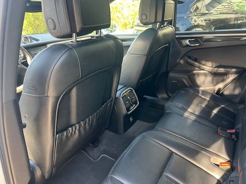 Used 2018 Porsche Macan S image 8