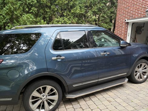 Used 2018 Ford Explorer Limited AWD/4WD image 2