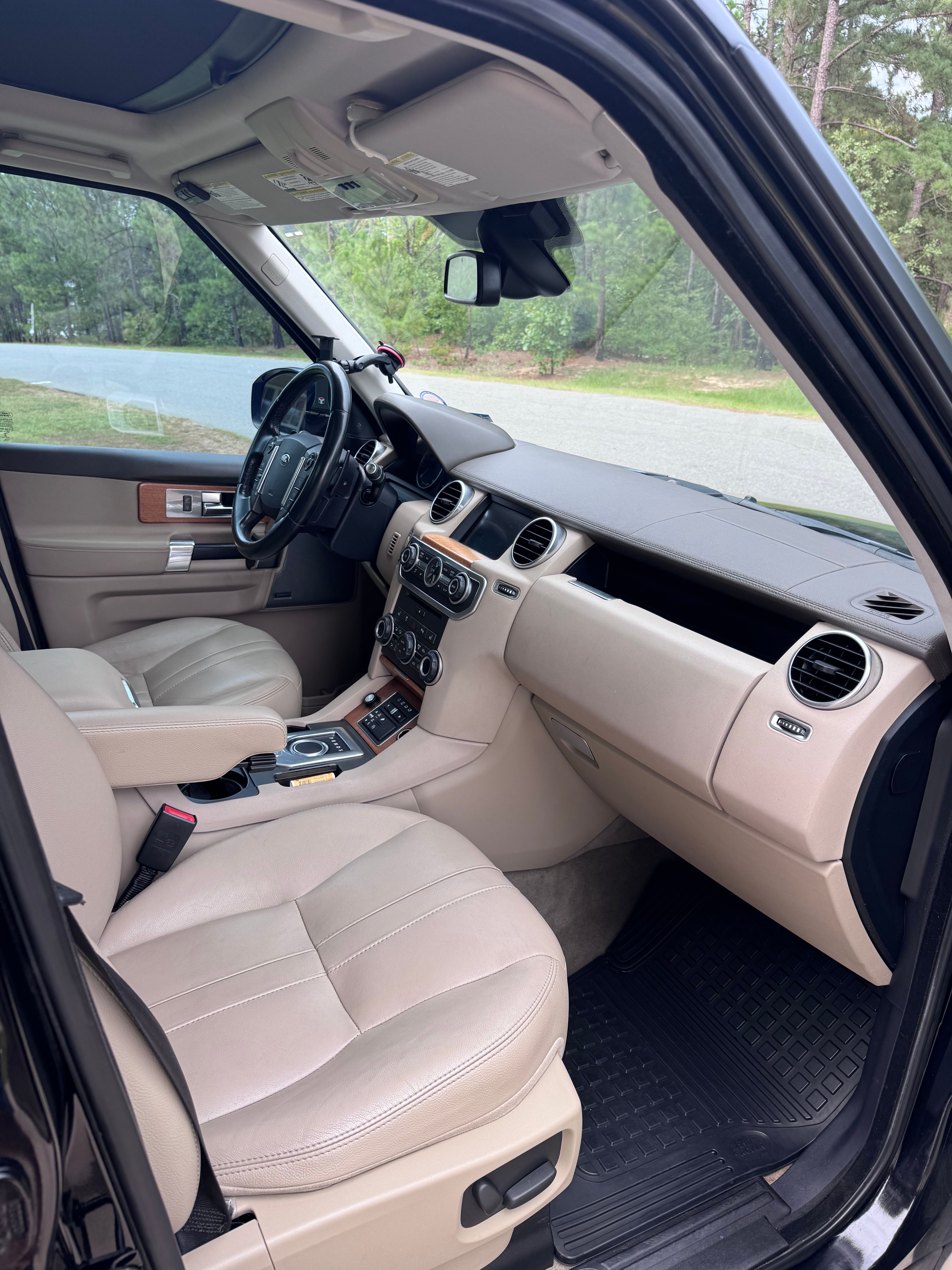 Used 2015 Land Rover LR4 HSE AWD/4WD image 14