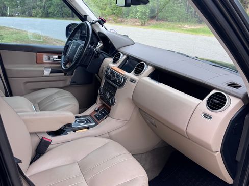 Used 2015 Land Rover LR4 HSE AWD/4WD image 14