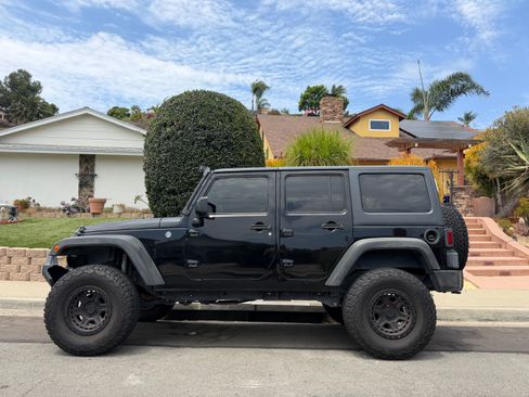Used 2017 Jeep Wrangler Unlimited Sport w/ Quick Order Package 24S AWD/4WD image 5