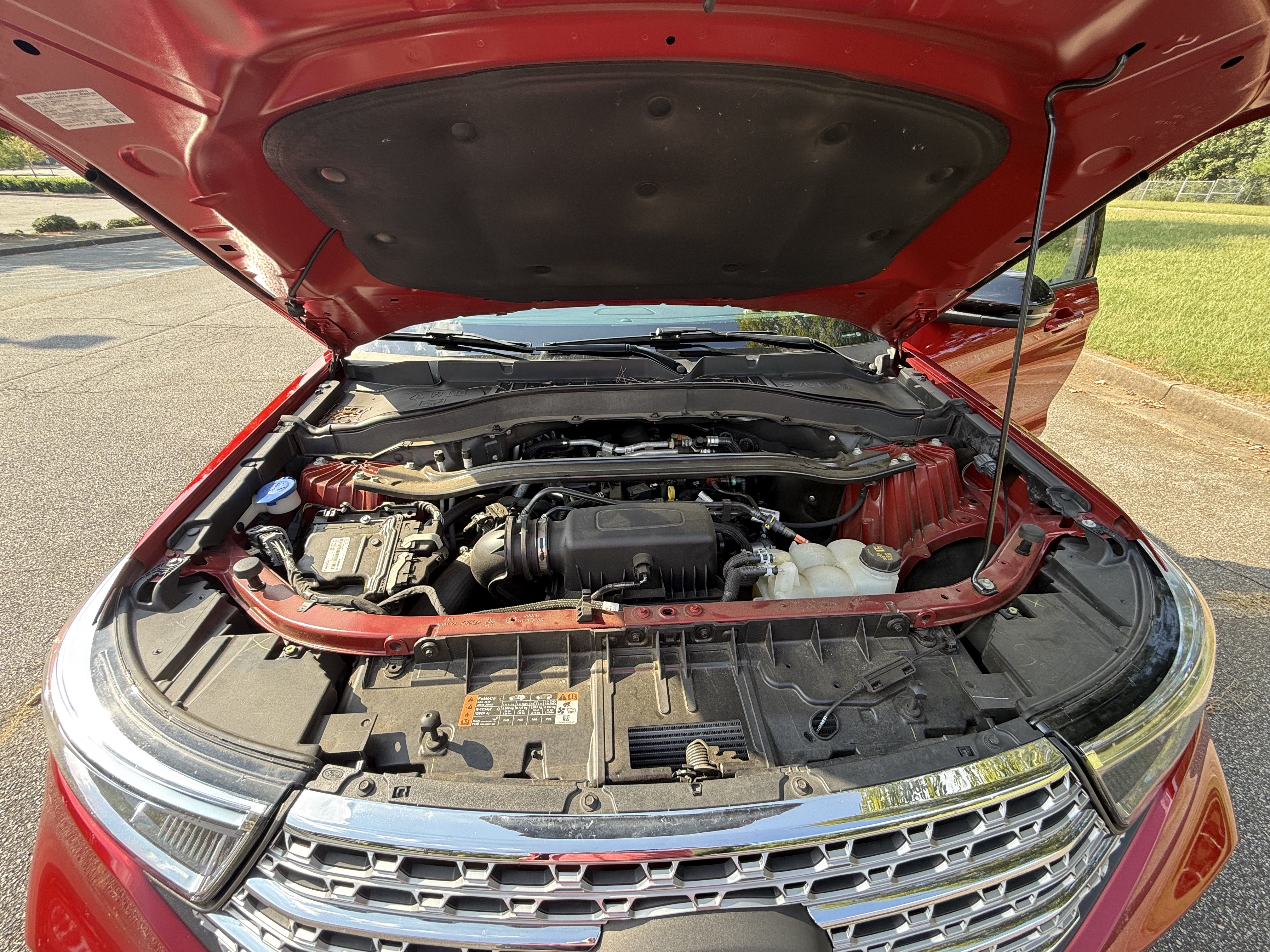 Used 2021 Ford Explorer Limited w/ Equipment Group 301A RWD image 2