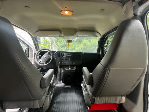 Used 2016 GMC Savana 2500 RWD image 9