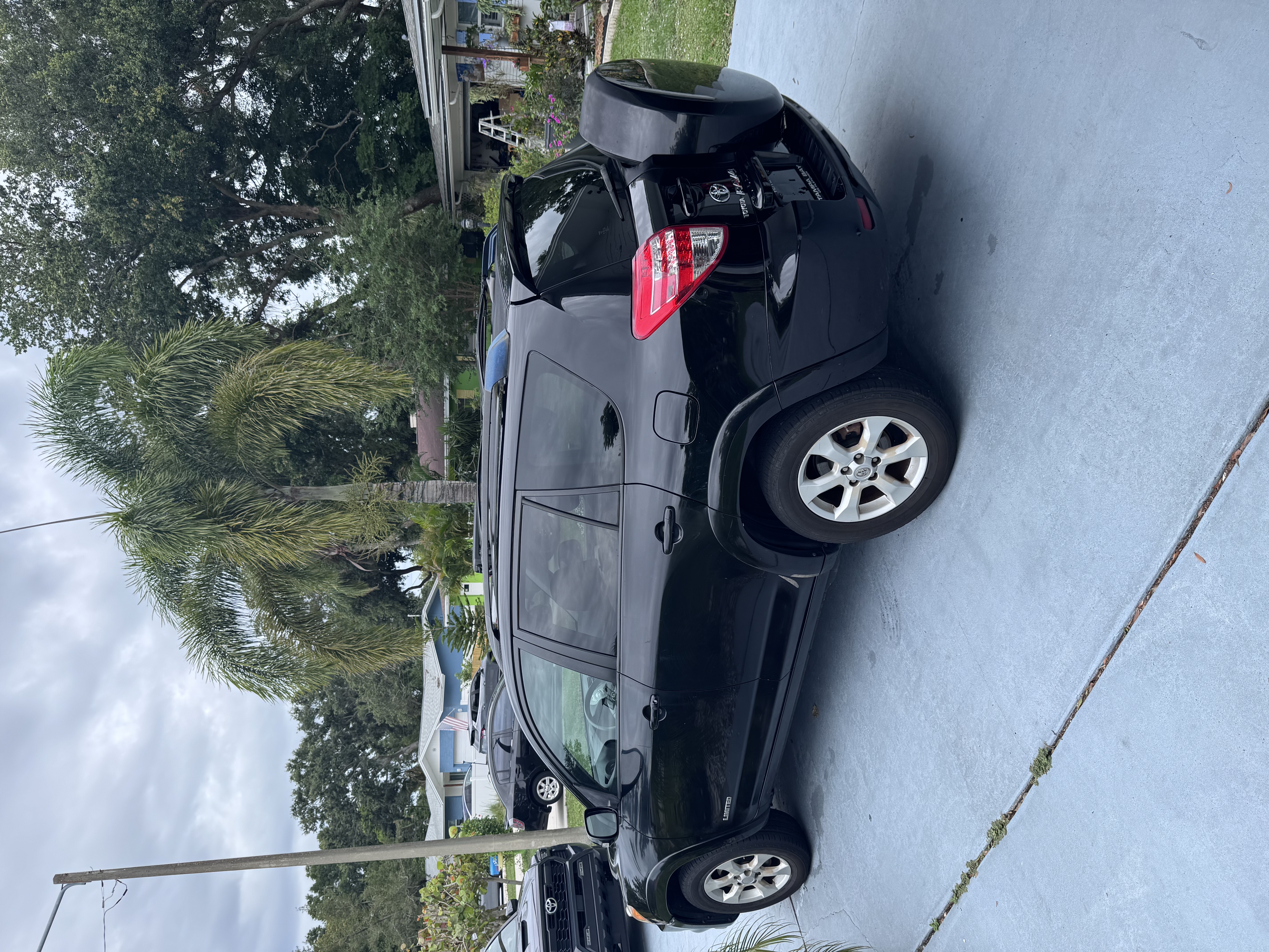 Used 2010 Toyota RAV4 Limited AWD/4WD image 6
