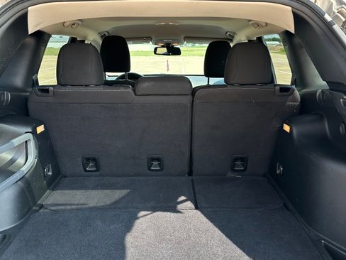 Used 2017 Jeep Cherokee Latitude image 2