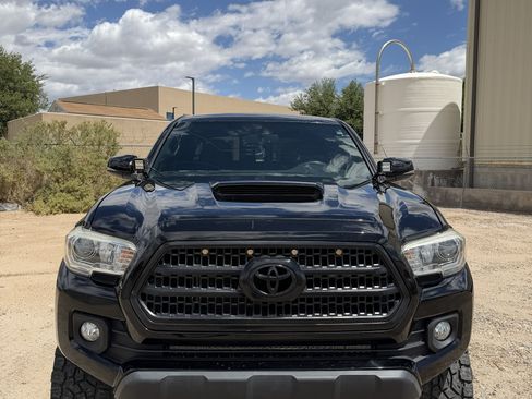 Used 2016 Toyota Tacoma TRD Sport w/ Towing Package AWD/4WD image 9