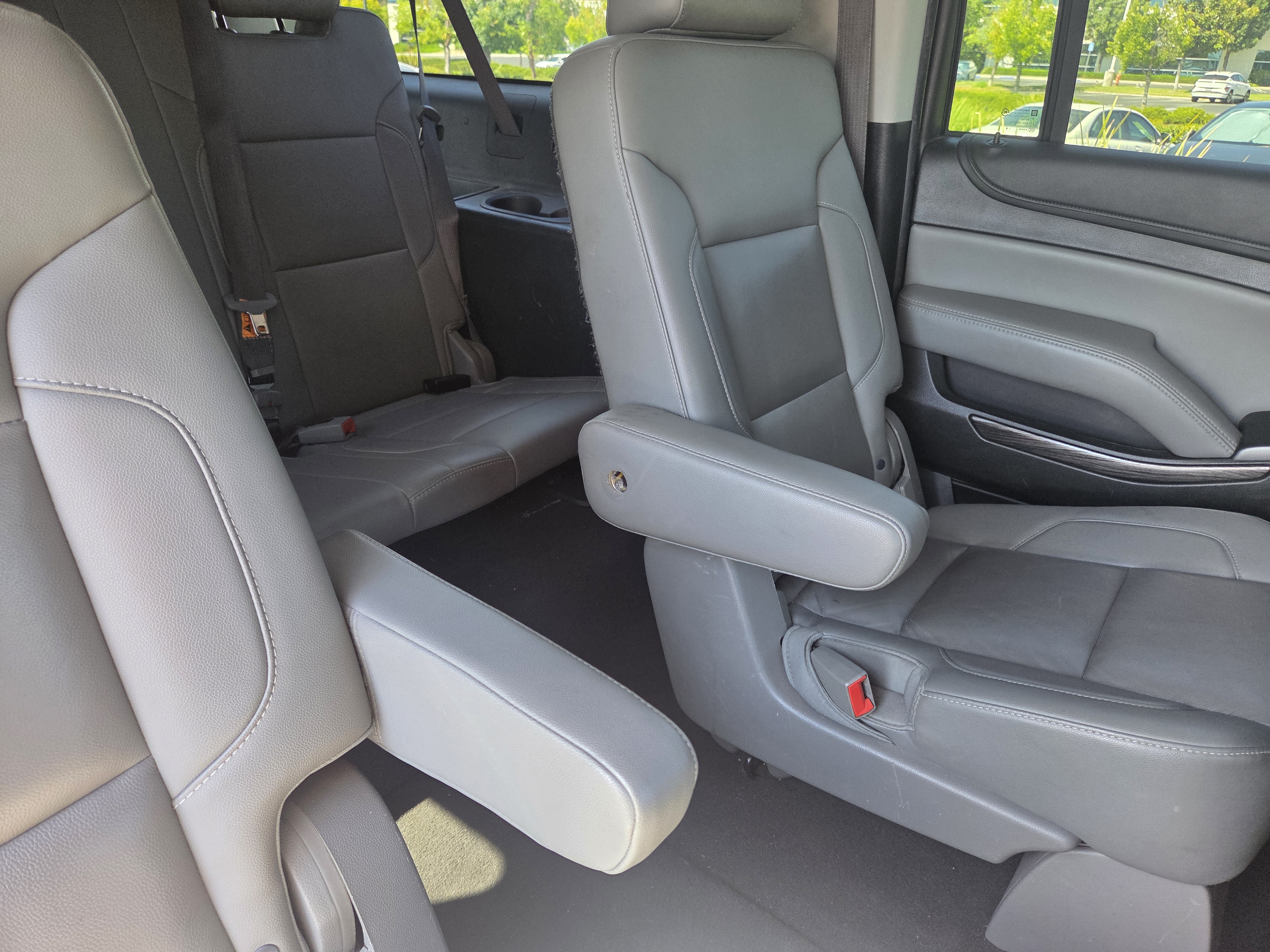Used 2019 Chevrolet Suburban LT AWD/4WD image 2